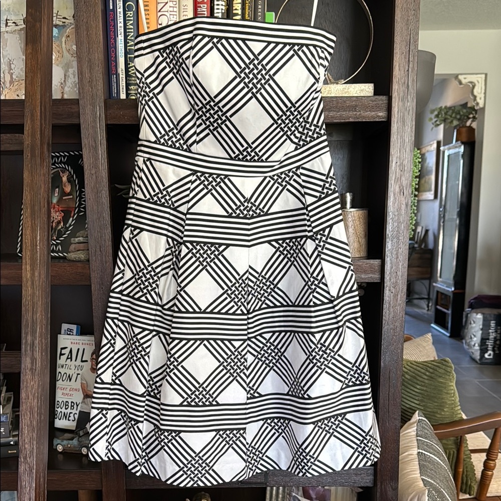 Elegant Black and White Strapless Dress